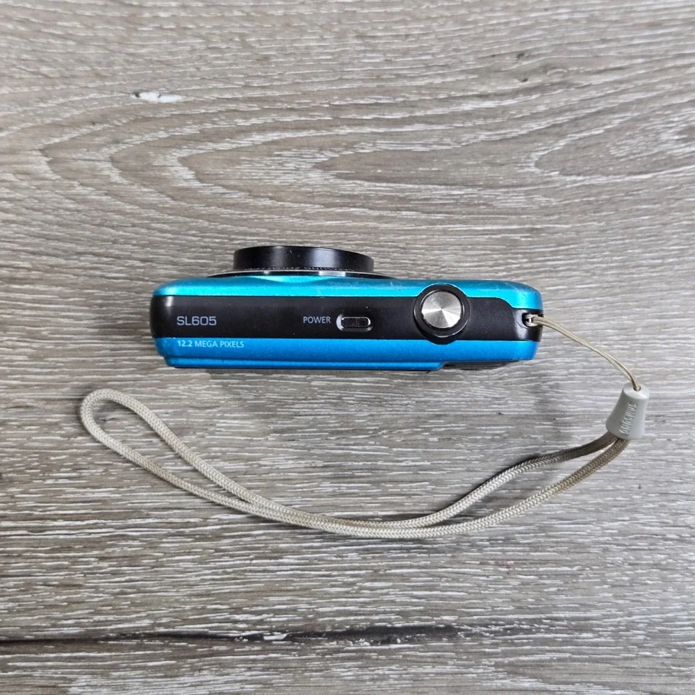 Samsung SL Series SL605 12.2MP Digital Camera Blue EC-SL605BPUUS for parts